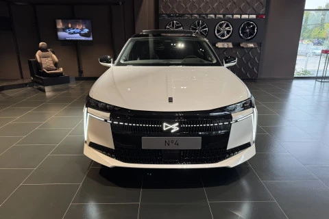 DS Nº4 E-Tense 215 Étoile Alcantara@