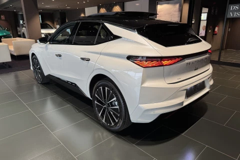 DS Nº4 E-Tense 215 Étoile Alcantara@