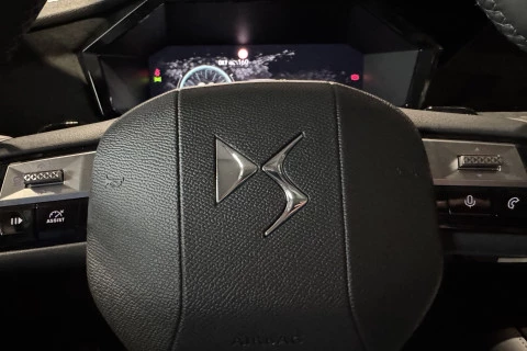 DS Nº4 E-Tense 215 Étoile Alcantara@