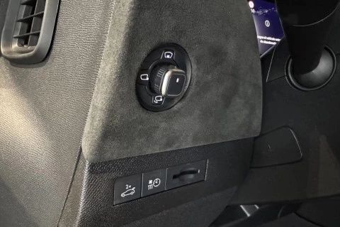 DS Nº4 E-Tense 215 Étoile Alcantara@