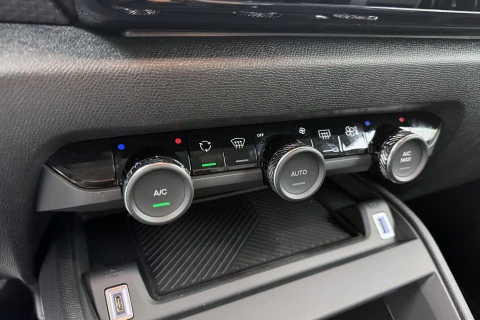 Citroën C4 Hybrid 145 ë-DCS6 Business Edition Citroën C4 Hybrid 145 ë-DCS6 Business Edition