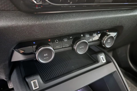 Citroën C4 X Hybrid 145 ë-DCS6 Business Edition