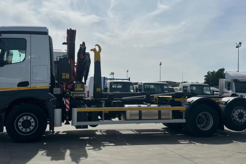 Mercedes-Benz Actros 2643 LS 6X2 + GANCHO JIMECA + GRUA  FASSI F135A.024