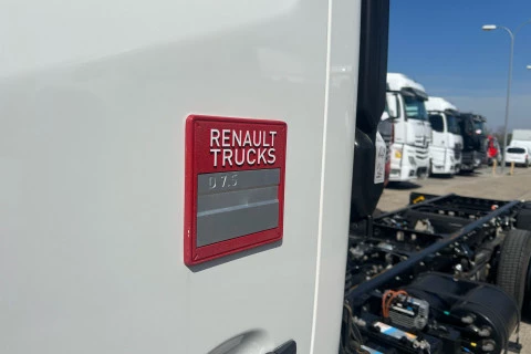 Renault D 7,5 L4 CCM 180E6