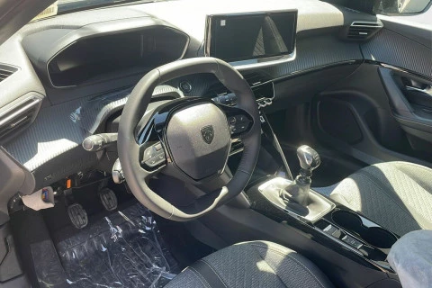 Peugeot 2008 Allure Gasolina 100 S&S 6 Vel. MAN