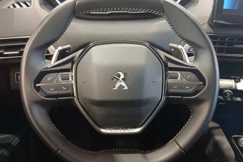 Peugeot 5008 Hybrid 1.2 Allure Pack eDCS6 100 kW (136 CV)