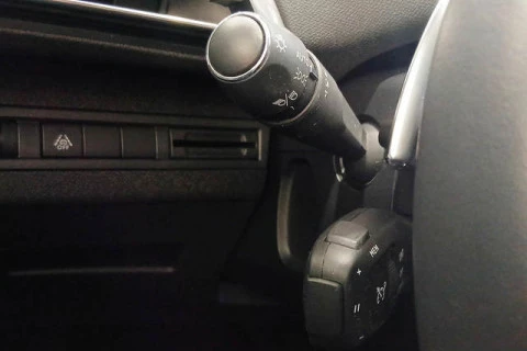 Peugeot 5008 Hybrid 1.2 Allure Pack eDCS6 100 kW (136 CV)