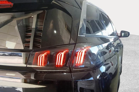 Peugeot 5008 Hybrid 1.2 Allure Pack eDCS6 100 kW (136 CV)