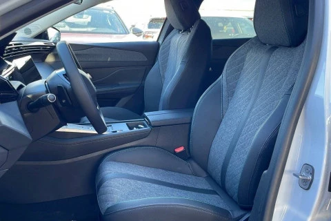 Peugeot 408 408 Allure HYBRID 136 eDCS6