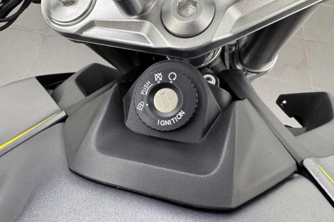 Voge 525R GRIS OSCURO