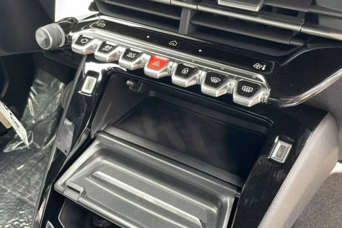 Peugeot 2008 Allure Puretech 100 S&S 6 Vel. MAN