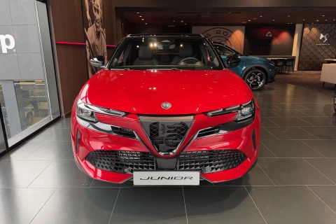Alfa Romeo Junior Ibrida Speciale 108kW (145CV)