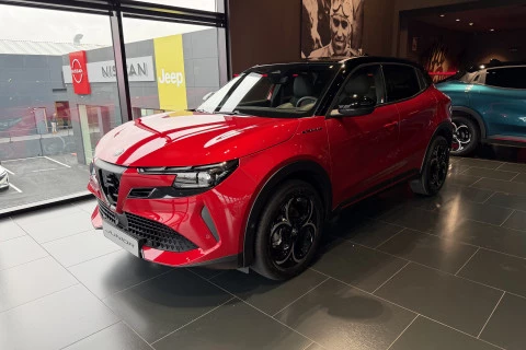 Alfa Romeo Junior Ibrida Speciale 108kW (145CV)