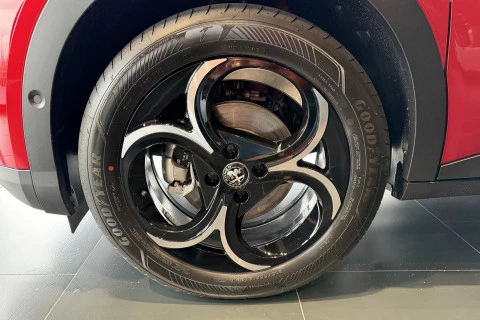 Alfa Romeo Junior Ibrida Speciale 108kW (145CV)