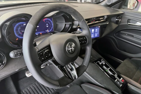 Alfa Romeo Junior Ibrida Speciale 108kW (145CV)