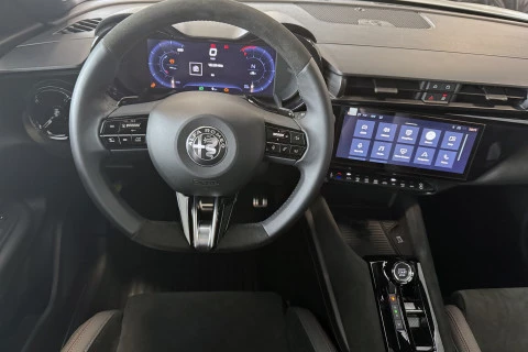 Alfa Romeo Junior Ibrida Speciale 108kW (145CV)