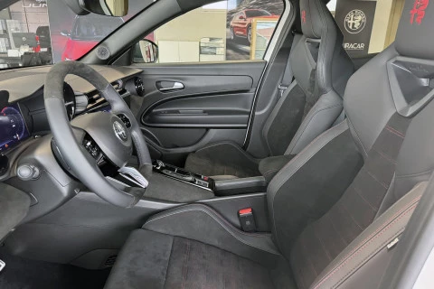 Alfa Romeo Junior Ibrida Speciale 108kW (145CV)