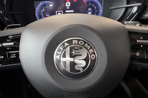 Alfa Romeo Junior Ibrida Speciale 108kW (145CV)