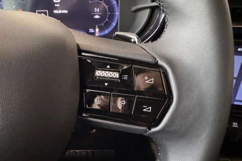 Alfa Romeo Junior Ibrida Speciale 108kW (145CV)