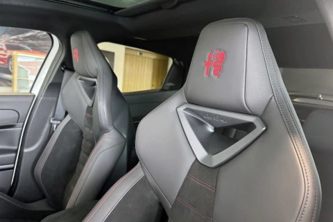 Alfa Romeo Junior Ibrida Speciale 108kW (145CV)