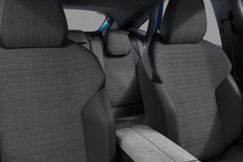 Peugeot 3008 Plug-in Hybrid 1.6 143KW Allure e-DCS7 Peugeot 3008 Plug-in Hybrid 1.6 143KW Allure e-DCS7