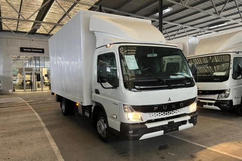 Fuso Canter 3.6 Ton 3C15 Paquetero con trampilla