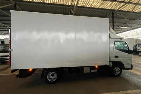 Fuso Canter 3.6 Ton 3C15 Paquetero con trampilla