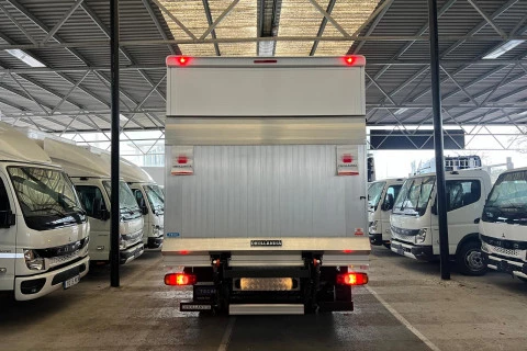 Fuso Canter 3.6 Ton 3C15 Paquetero con trampilla