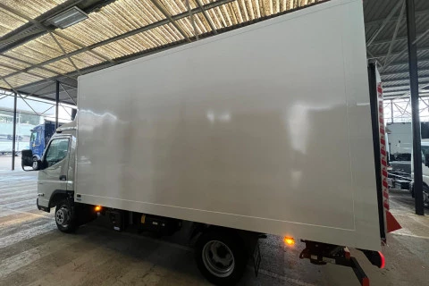 Fuso Canter 3.6 Ton 3C15 Paquetero con trampilla
