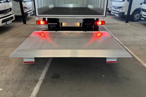 Fuso Canter 3.6 Ton 3C15 Paquetero con trampilla