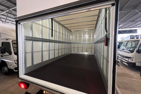 Fuso Canter 3.6 Ton 3C15 Paquetero con trampilla