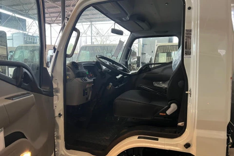 Fuso Canter 3.6 Ton 3C15 Paquetero con trampilla