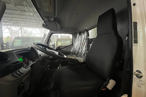 Fuso Canter 3.6 Ton 3C15 Paquetero con trampilla