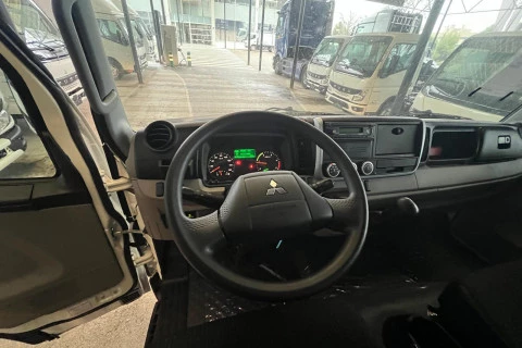 Fuso Canter 3.6 Ton 3C15 Paquetero con trampilla