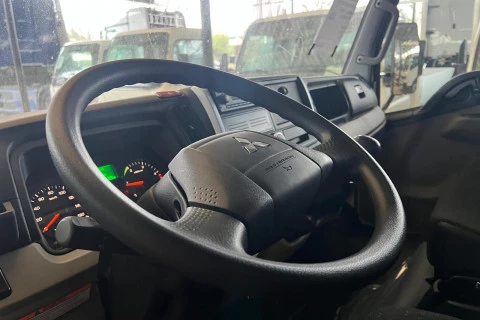 Fuso Canter 3.6 Ton 3C15 Paquetero con trampilla