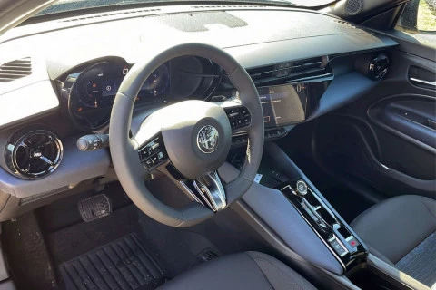 Alfa Romeo Junior Ibrida 107kW (145CV)