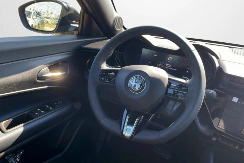 Alfa Romeo Junior Ibrida 107kW (145CV)