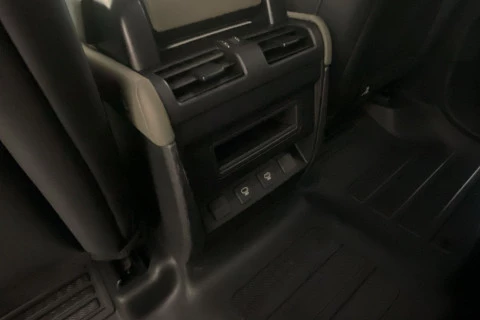 Land Rover Defender 110 3.0D I6 MHEV X-Dynamic SE 4WD AT 183 kW (249 CV)