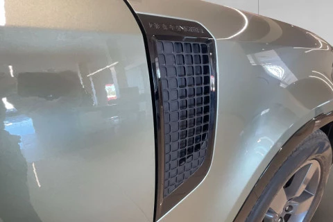 Land Rover Defender 110 3.0D I6 MHEV X-Dynamic SE 4WD AT 183 kW (249 CV)