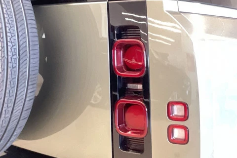 Land Rover Defender 110 3.0D I6 MHEV X-Dynamic SE 4WD AT 183 kW (249 CV)