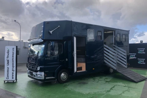 Mercedes-Benz Atego 818 transporte de caballos