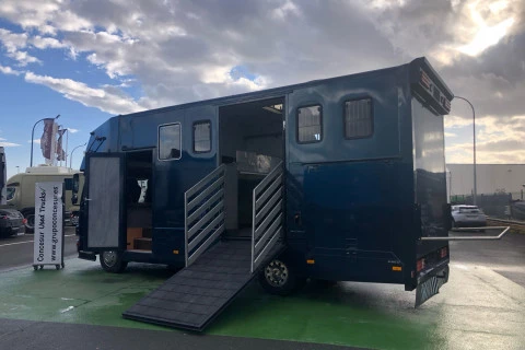 Mercedes-Benz Atego 818 transporte de caballos