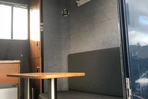 Mercedes-Benz Atego 818 transporte de caballos