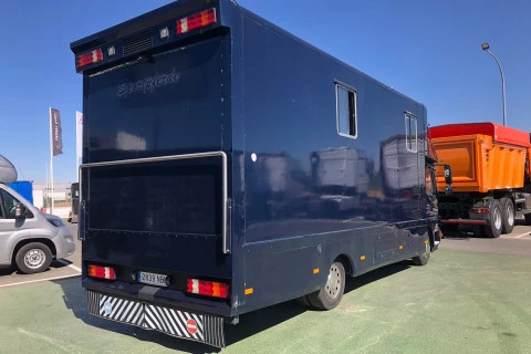 Mercedes-Benz Atego 818 transporte de caballos