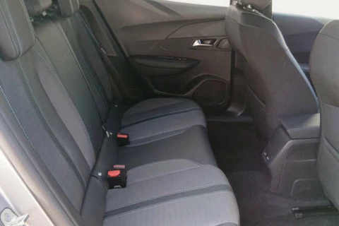 Peugeot e-2008 Eléctrico Allure Pack (100kW)