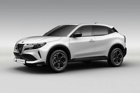 Alfa Romeo Junior Ibrida eQ4