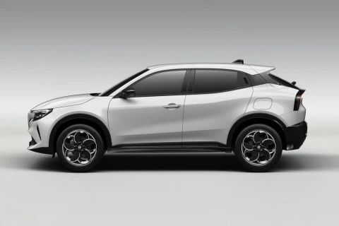 Alfa Romeo Junior Ibrida eQ4