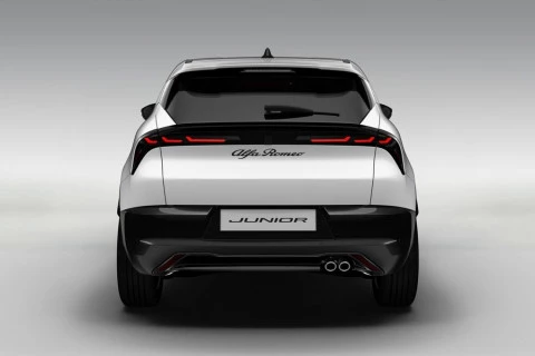 Alfa Romeo Junior Ibrida eQ4