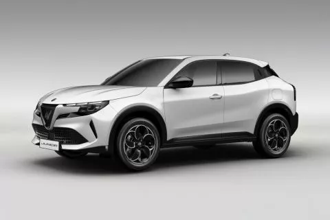 Alfa Romeo Junior Ibrida eQ4 Alfa Romeo Junior Ibrida eQ4