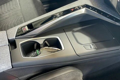 Peugeot e-3008 GT Eléctrico 157kW